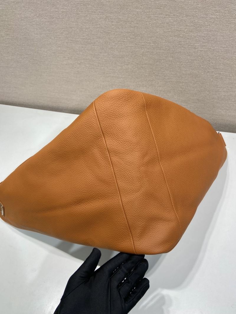 Pra*a triangle pouch